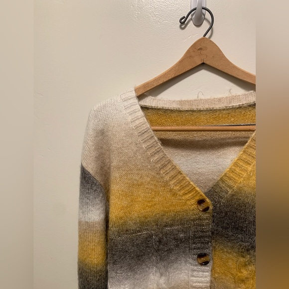 Gorgeous Knit Crop Button-up Long Sleeve Sweater - Picture 5 of 6